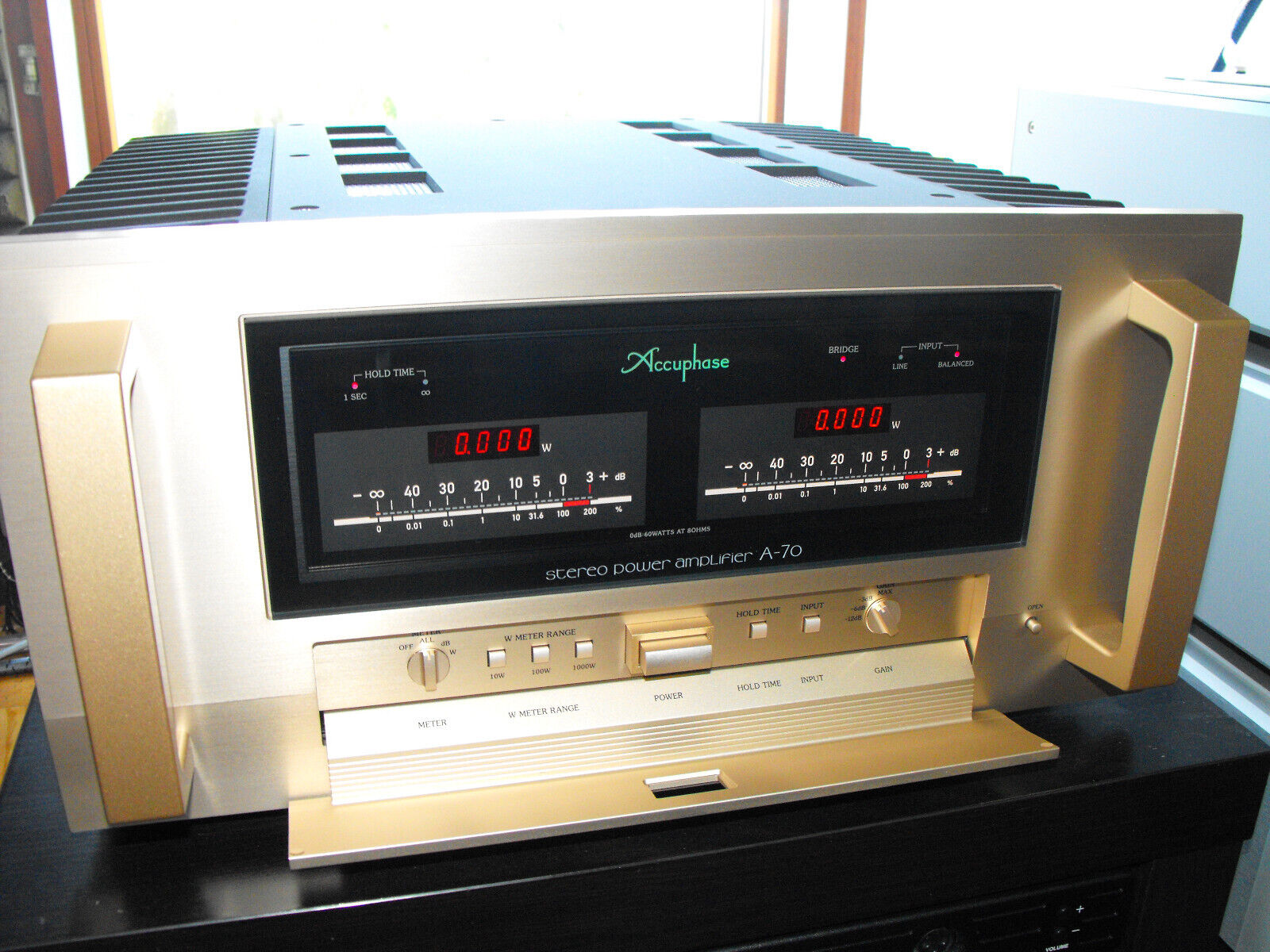 mua amply accuphase